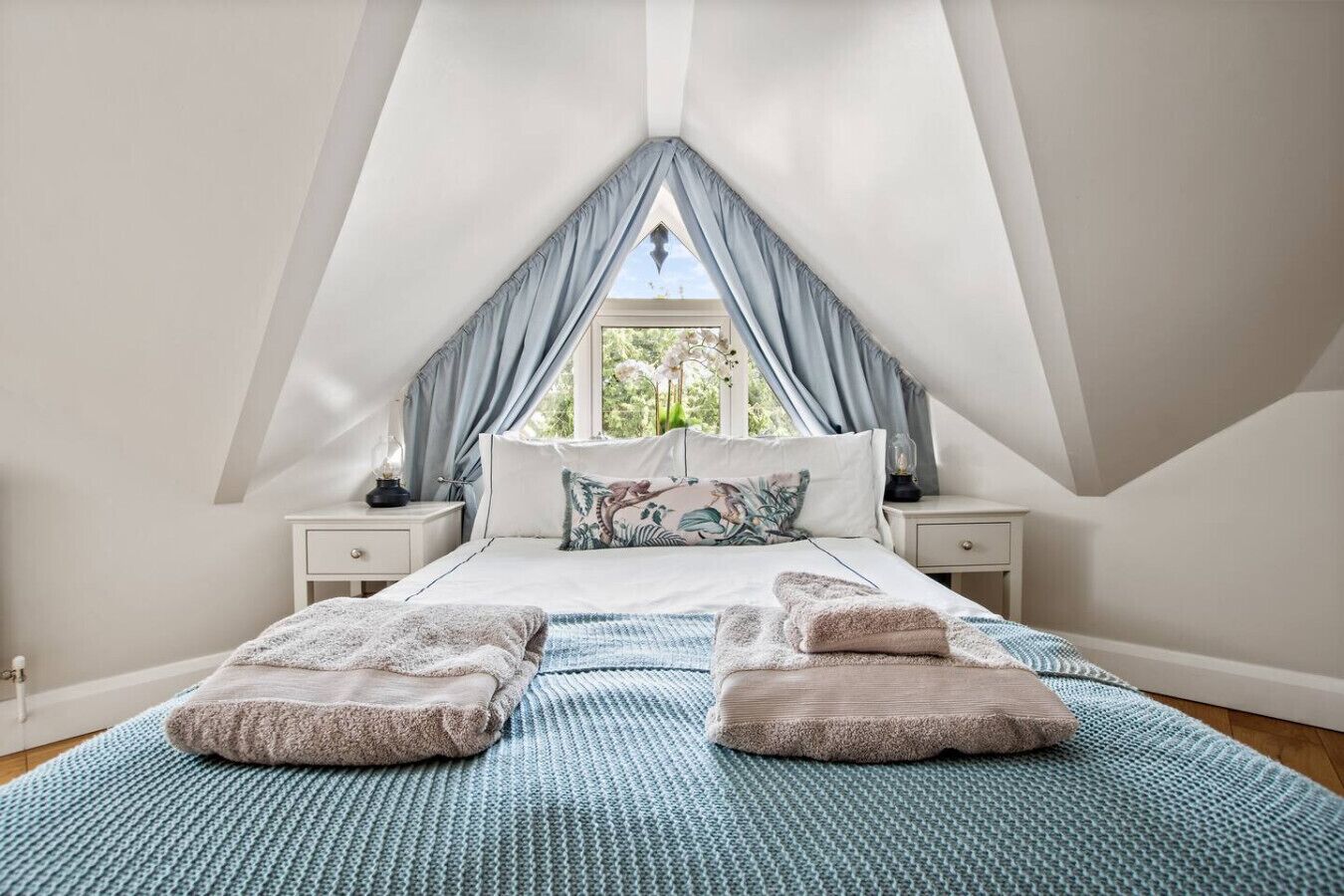 1 bedroom, desk, iron/ironing board, WiFi