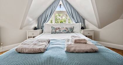 Enjoy cosy comforts and local pub and restaurant discounts in the heart of Brockenhurst