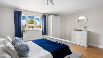 2 bedrooms, desk, iron/ironing board, travel cot