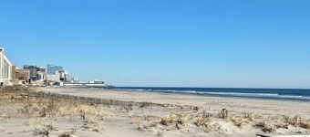 American Adventure AC family beach home