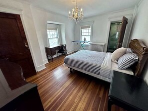 6 bedrooms, iron/ironing board, WiFi, bed sheets - American Adventure AC family beach home (Atlantic City)
