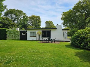 Exterior - Vacation bungalow with large garden in Oostkapelle for rent close to forest and beach! (Oostkapelle)