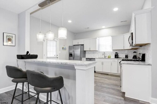 Ultimate Beach Tower - Beach Block 11bd Home