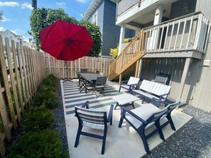 Outdoor dining - Ultimate Beach Tower - Beach Block 11bd Home (Atlantic City)