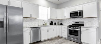 Ultimate Beach Tower - Beach Block 11bd Home