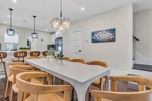 Dining - Montgomery Walkout, Bay & Beach (Atlantic City)