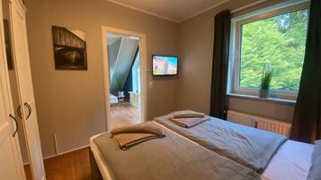 1 bedroom, iron/ironing board, travel crib, WiFi