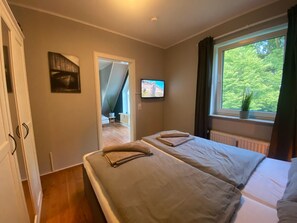 1 bedroom, iron/ironing board, travel cot, WiFi