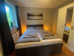 1 bedroom, iron/ironing board, travel cot, WiFi