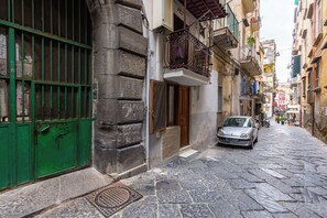 Property entrance - Art Apartment at Sanità (Naples)