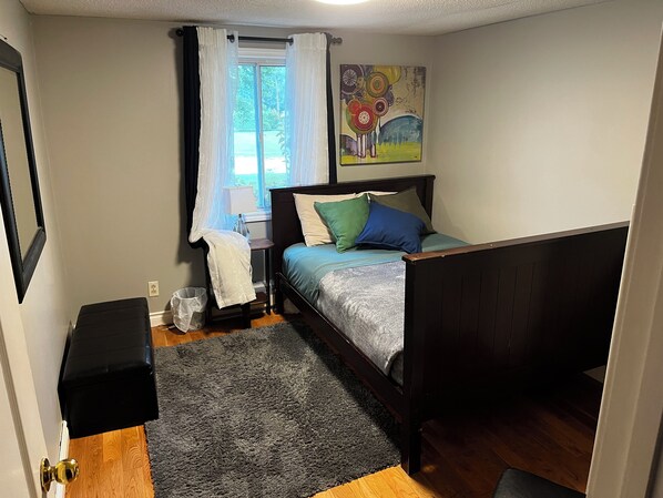 4 bedrooms, desk, iron/ironing board, free WiFi