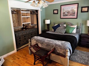 4 bedrooms, desk, iron/ironing board, free WiFi