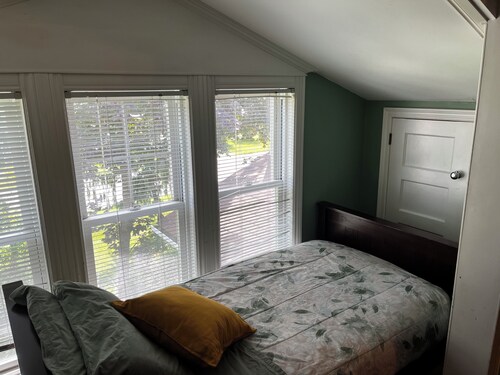 Enjoy cottage living. Just a short walk away from the beach!