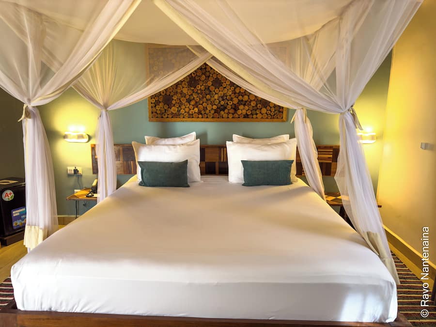 Dobbeltrom – deluxe, hageutsikt | Safe på rommet, skrivebord, blendingsgardiner og lydisolert