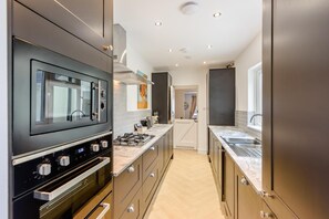 Microwave, oven, dishwasher, high chair - 3 Bed in Braunton (oc-t28001) (Braunton)