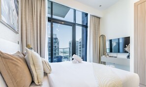 Safe på rommet, strykejern/-brett, wi-fi (inkludert) og sengetøy