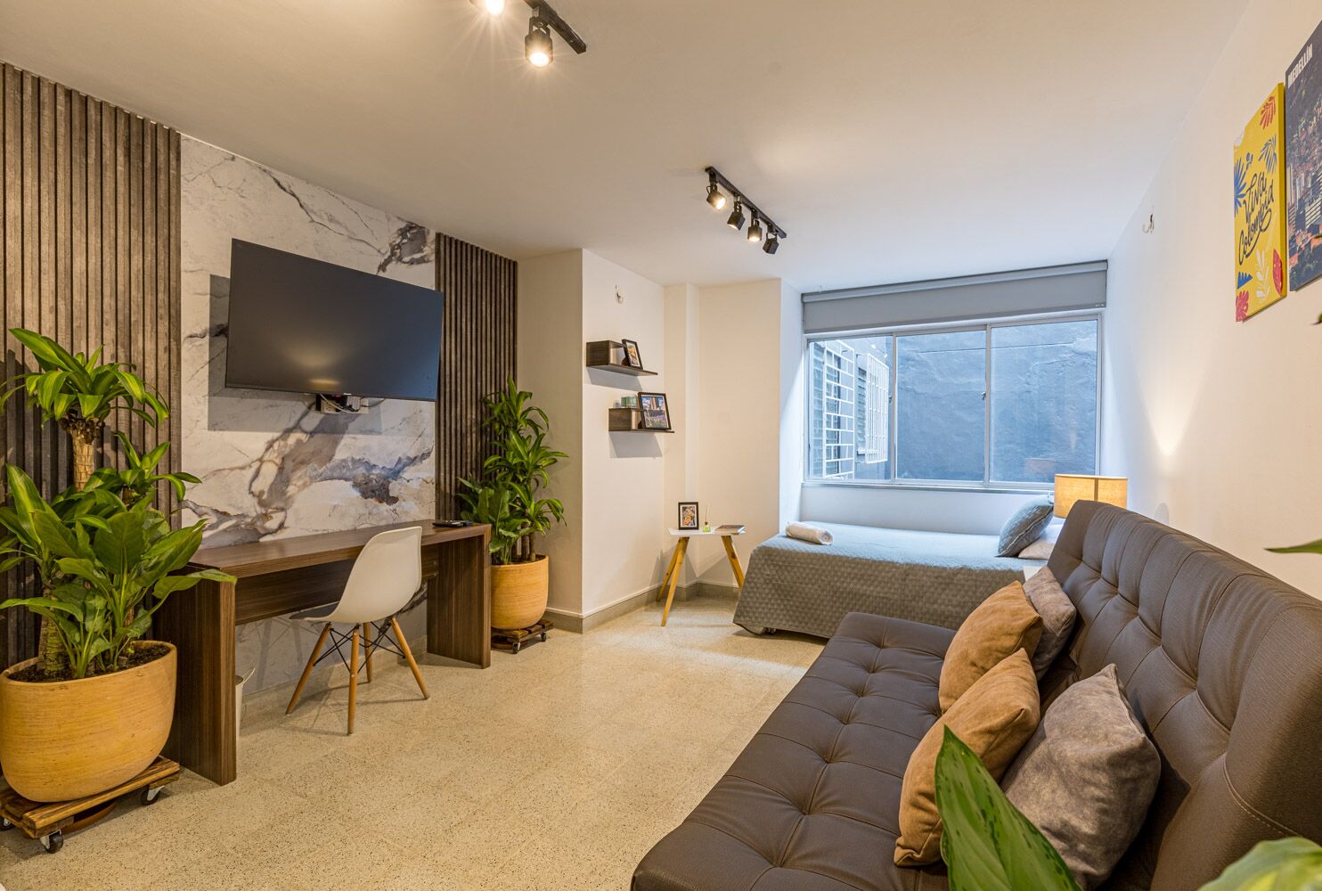 2 bedrooms, in-room safe, desk, iron/ironing board