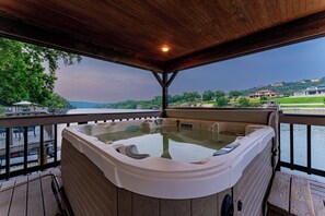 Outdoor spa tub - Scenic Seclusion Near Austin: 2 Luxe Suites, Designer Dining & City Access (Austin)