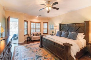 Room - Lakeside Retreat | Fire Pit, Game Room & Canoe (Austin)