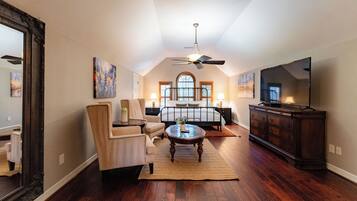 6 slaapkamers, een strijkplank/strijkijzer, internet, beddengoed