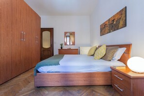 1 chambre, fer et planche à repasser, Wi-Fi gratuit, draps fournis