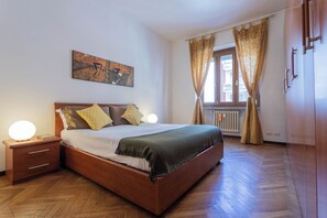 1 slaapkamer, een strijkplank/strijkijzer, gratis wifi, beddengoed