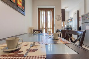 公寓 | 私人廚房 | 大型冰箱、烤箱、爐台、義式濃縮咖啡機