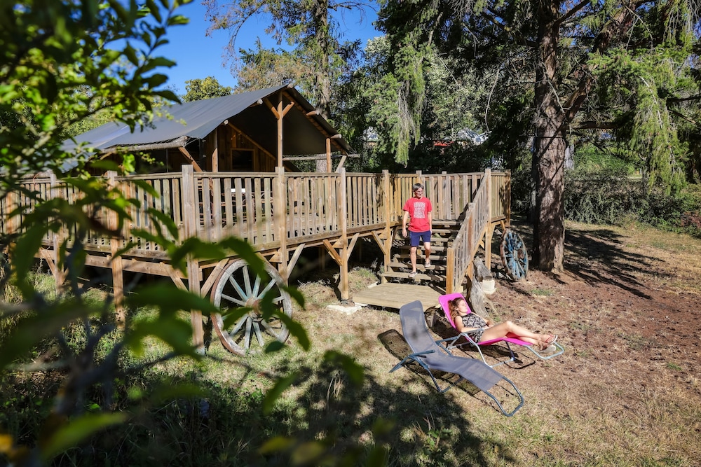 Les Auzerals Camping du lac (44 places)