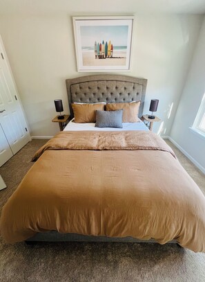 4 bedrooms, iron/ironing board, WiFi, bed sheets