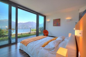 2 bedrooms, desk, iron/ironing board, travel cot - FABULOUSLY LOCATED WITH VIEWS OF LAKE COMO WITH A HEATED POOL (Menaggio)