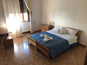 2 bedrooms, desk, iron/ironing board, travel cot