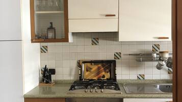 Réfrigérateur, four, plaque de cuisson, lave-vaisselle