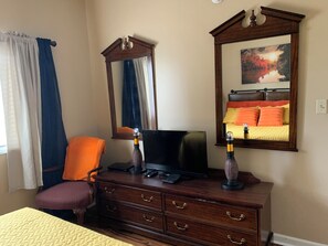 2 bedrooms, iron/ironing board, free WiFi, bed sheets - Laurel Inn 606 is a spacious 2BR condo with private balcony close to downtown (Gatlinburg)