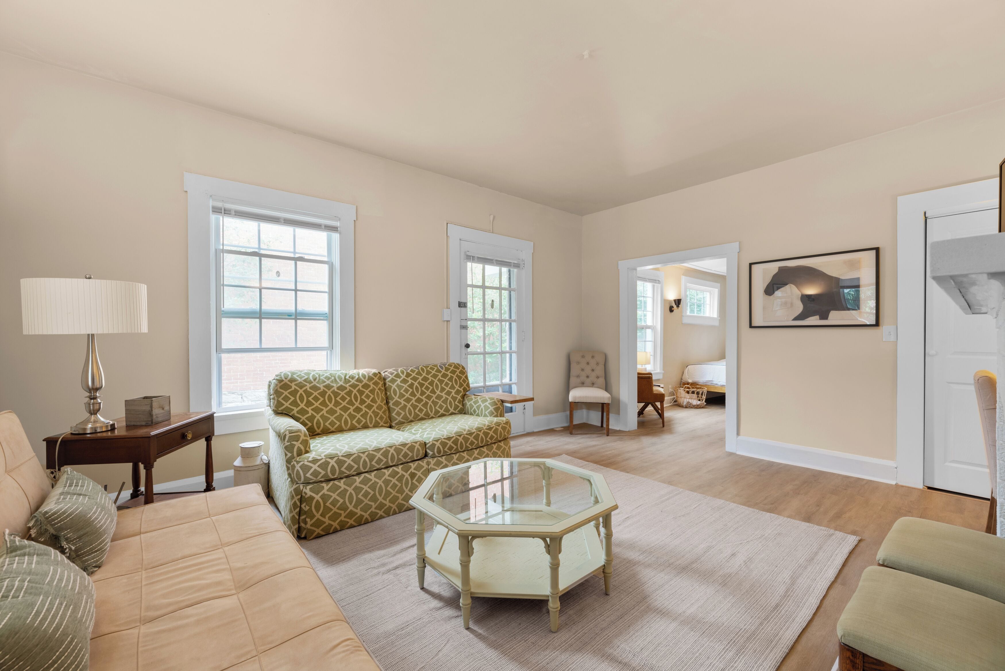 1 dormitori, caixa forta a l'habitació i escriptori 