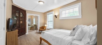 Carriage Cottage-  in the Heart of Everything Delaware