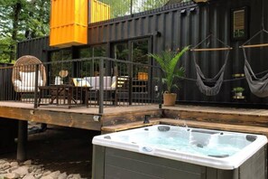 Terrace/patio - Catskills: Eikonic Box (Smallwood)