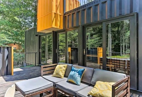 Terrace/patio. Catskills: Eikonic Box