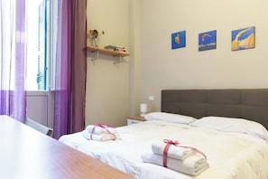 3 habitaciones, tabla de planchar con plancha, wifi y ropa de cama 