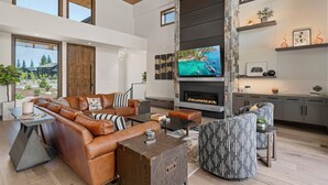 Unclassified image, 4 of 70, button - Luxury Tahoe Estate | AC & Hot Tub | EV Charger| Golf Access, Near Lake & Trails (Truckee)