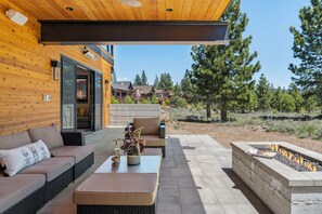 Terrace/patio - Luxury Winter Estate | Hot Tub, Fireplace, Office & 10Min Drive to Northstar (Truckee)