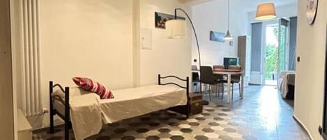 1 chambre, fer et planche Ă repasser, Wi-Fi, draps fournis