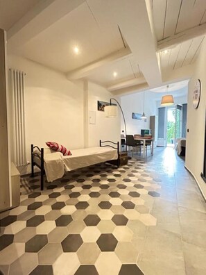 1 camera, ferro/asse da stiro, Wi-Fi, lenzuola