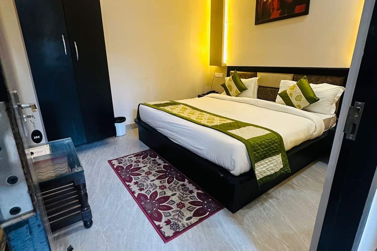 Deluxe Double Room | Desk, laptop workspace, soundproofing, free WiFi