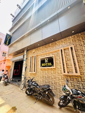 Exterior - Hotel PSR Residency - near Temple & Ghat (Varanasi)