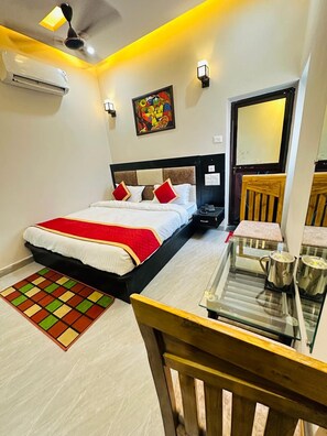 Deluxe Triple Room - Hotel PSR Residency - near Temple & Ghat (Varanasi)