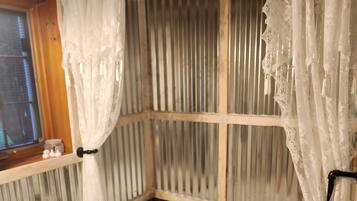 Handdoeken, zeep, shampoo, toiletpapier