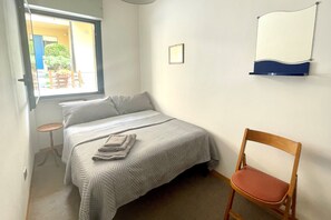 2 bedrooms, bed sheets