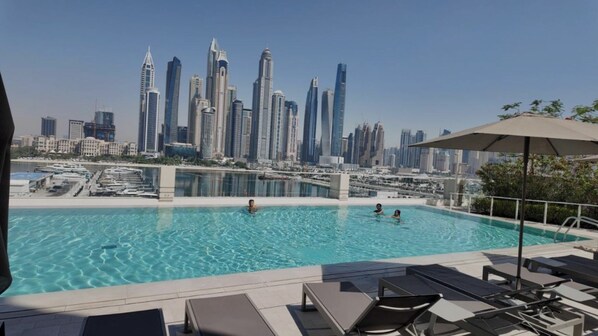 Outdoor pool - Dubai Marina Vista (Dubai)