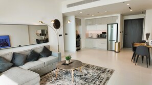 Flat-screen TV - Dubai Marina Vista (Dubai)