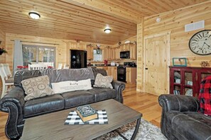 Living room - A Bearadise (Pigeon Forge)